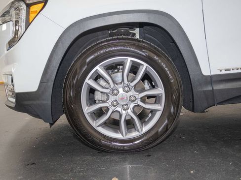 Used 2022 GMC Terrain SLT w/ Tech Package AWD/4WD image 8
