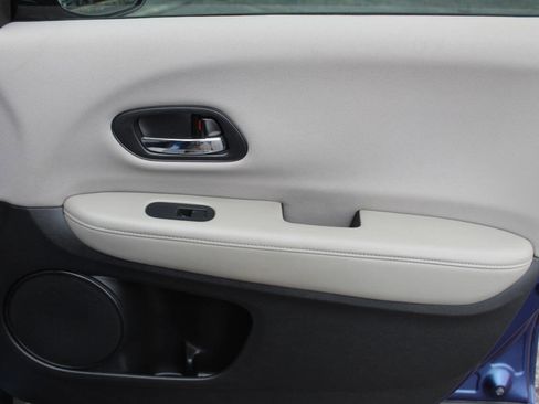 Used 2017 Honda HR-V LX image 10