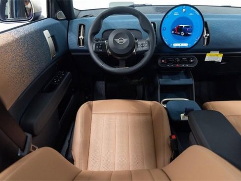 Used 2025 MINI Cooper Countryman SE w/ Comfort Package Max image 3