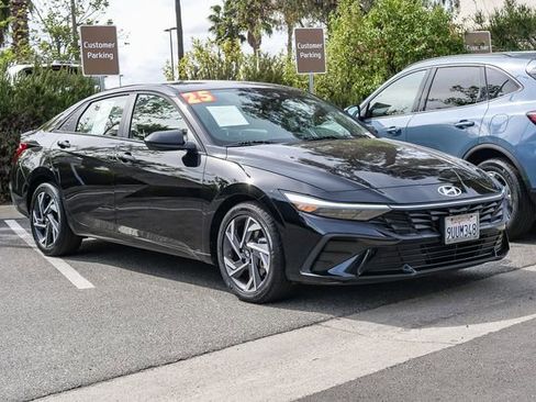 Certified 2025 Hyundai Elantra Sport FWD image 3
