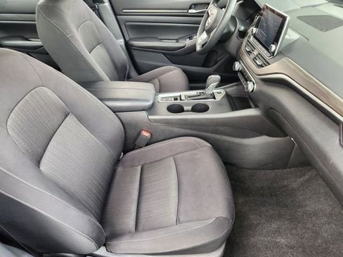 Used 2025 Nissan Altima 2.5 SV AWD/4WD image 11