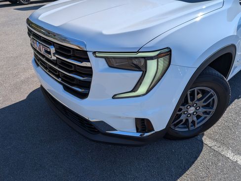 Used 2025 GMC Acadia Elevation image 13