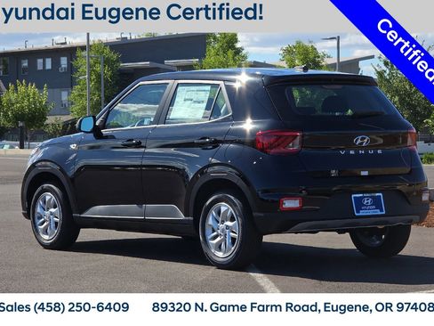 Used 2025 Hyundai Venue SE FWD image 7