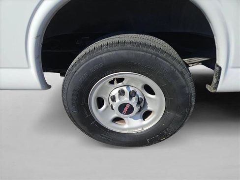 Used 2023 GMC Savana 2500 w/ Driver Convenience Package image 9