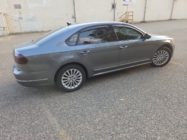 Used 2017 Volkswagen Passat 1.8T SEL Premium FWD image 13