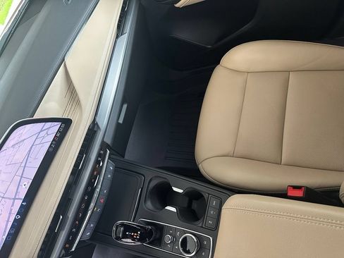 Used 2025 Cadillac XT4 Premium Luxury w/ Technology Package AWD/4WD image 25
