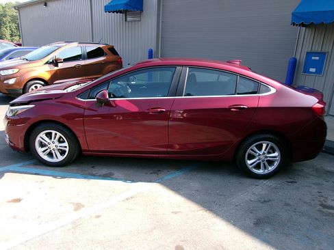 Used 2016 Chevrolet Cruze LT w/ Convenience Package image 5
