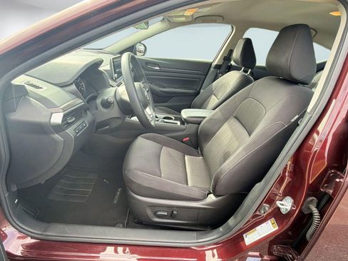 Used 2024 Nissan Altima 2.5 SV FWD image 5