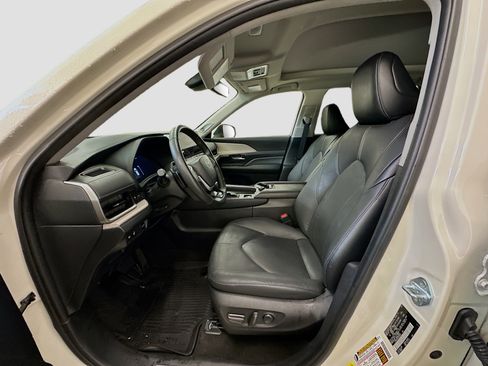 Used 2024 Toyota Grand Highlander Platinum image 13