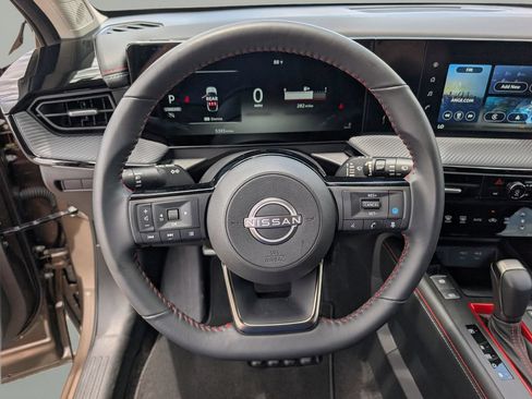 Used 2025 Nissan Kicks SR FWD image 20
