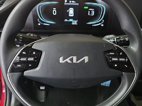 Used 2023 Kia Niro LX image 15