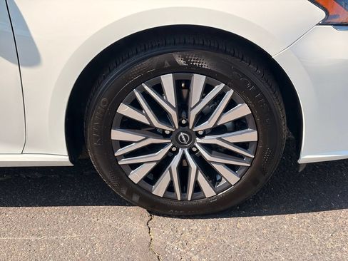 Certified 2025 Nissan Altima 2.5 SV FWD image 10