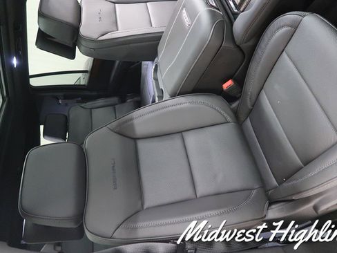 Used 2025 GMC Yukon XL Denali w/ Denali Reserve Package image 22