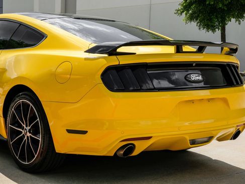 Used 2017 Ford Mustang GT w/ GT Performance Package RWD image 12