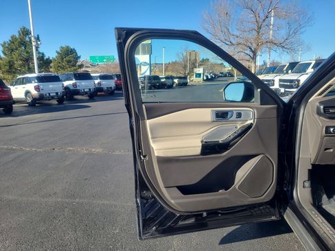 Certified 2023 Ford Explorer Platinum w/ Technology Package image 13