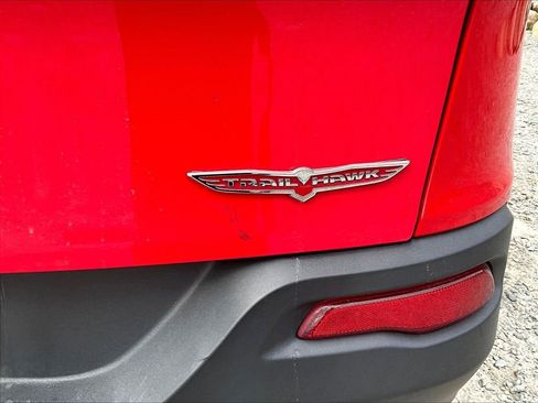 Used 2017 Jeep Cherokee Trailhawk w/ Comfort/Convenience Group image 8