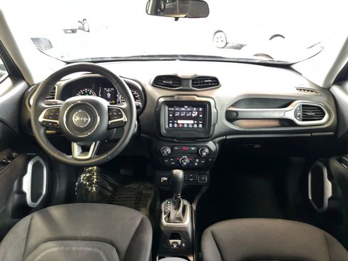 Used 2018 Jeep Renegade Latitude image 9