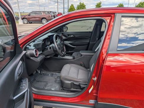 Used 2024 Chevrolet Trax RS w/ Driver Confidence Package FWD image 12