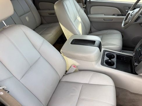 Used 2009 Chevrolet Avalanche LT w/ Luxury Package image 9