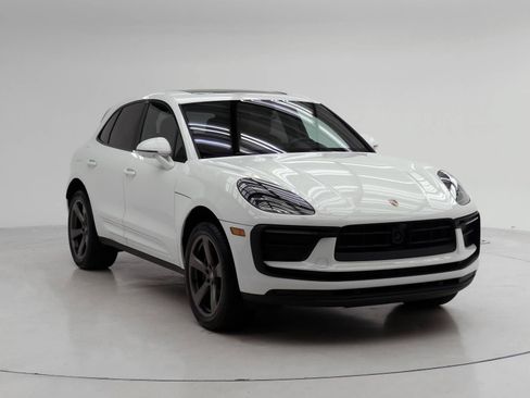 Used 2026 Porsche Macan AWD/4WD image 9
