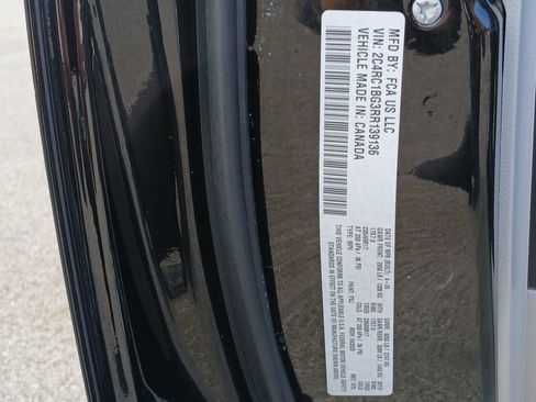 Used 2024 Chrysler Pacifica Touring-L image 35