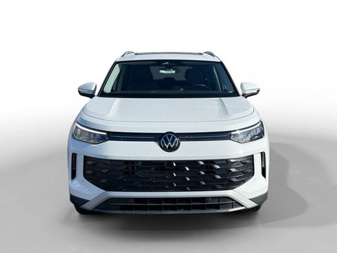 New 2026 Volkswagen Tiguan SE image 8