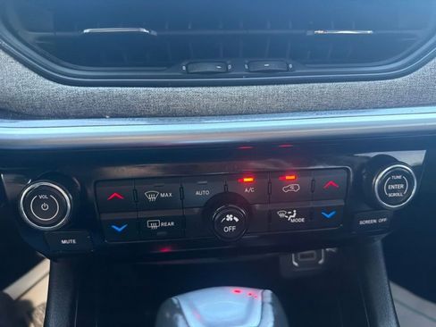 Used 2022 Jeep Compass Latitude w/ Sun and Sound Group AWD/4WD image 18