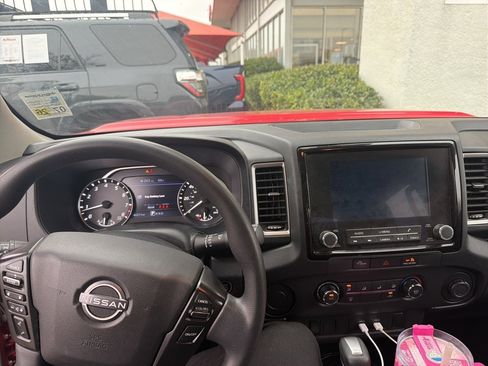 Used 2023 Nissan Frontier SV image 8