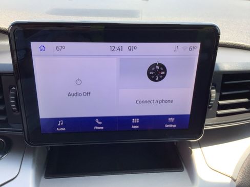 Used 2022 Ford Explorer XLT image 16