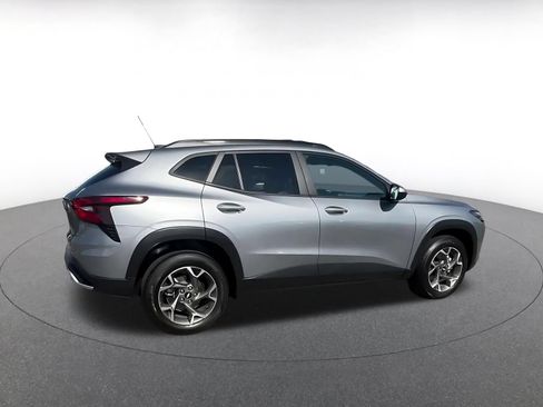 Used 2025 Chevrolet Trax LT FWD image 15