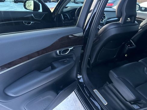 Used 2016 Volvo XC90 T6 Momentum w/ Momentum Plus Package AWD/4WD image 11