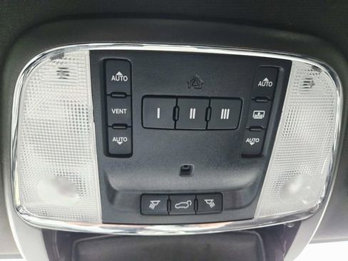 Used 2018 Jeep Grand Cherokee Overland image 31