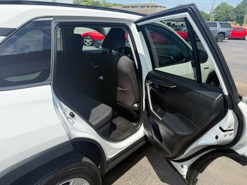 Used 2021 Toyota RAV4 LE AWD/4WD image 24
