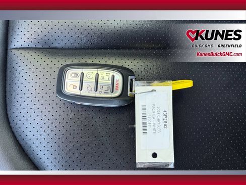 Used 2023 Chrysler Pacifica Touring-L FWD image 22
