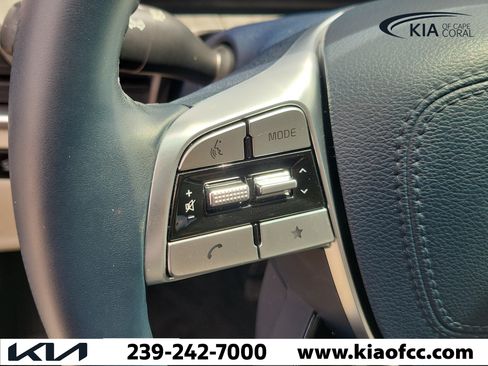 Certified 2025 Kia Telluride EX w/ EX Captain's Chair Package FWD image 27