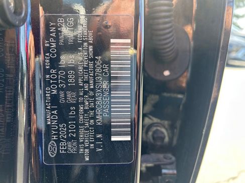 Used 2025 Hyundai Venue SEL FWD image 3