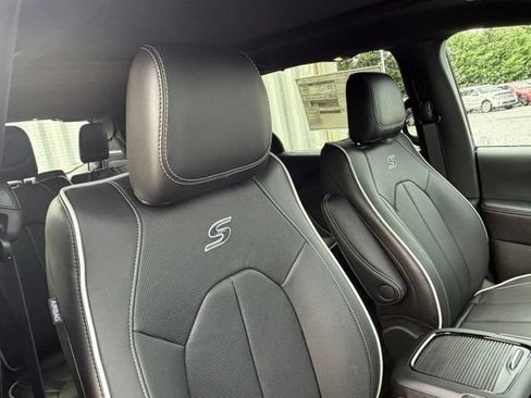 New 2027 Chrysler Pacifica Limited AWD/4WD image 30