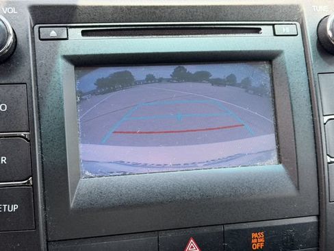Used 2015 Toyota Camry SE FWD image 18