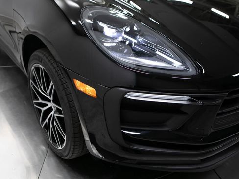 Certified 2026 Porsche Macan AWD/4WD image 12