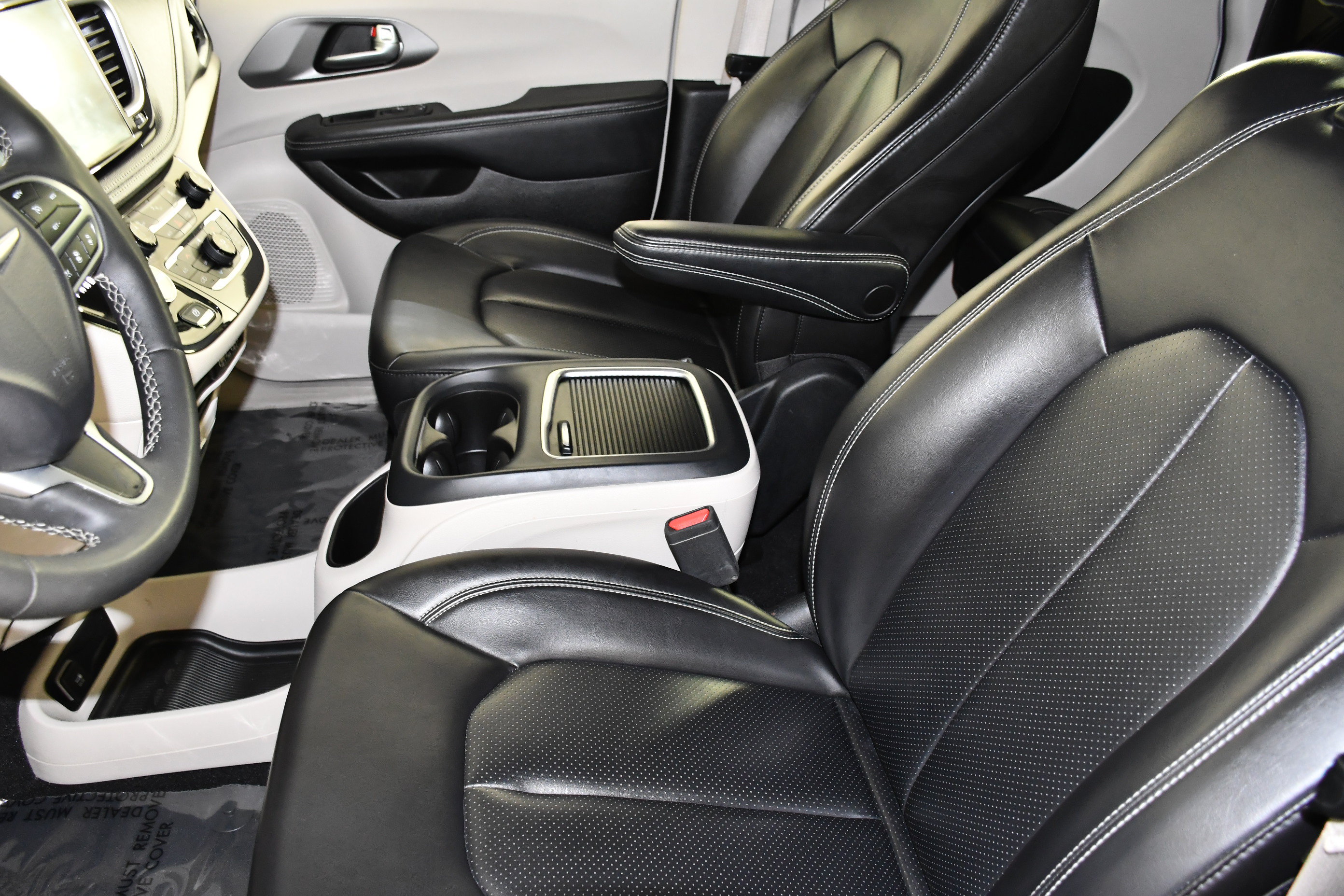 Used 2023 Chrysler Pacifica Touring-L FWD image 38