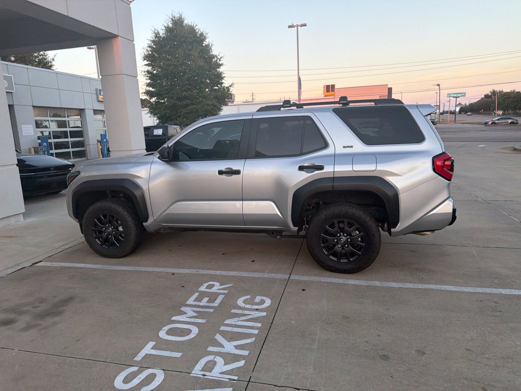 Used 2025 Toyota 4Runner SR5 AWD/4WD image 10