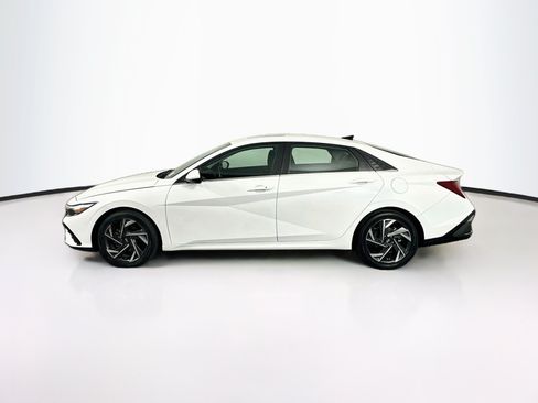 Used 2024 Hyundai Elantra SEL w/ Convenience Package FWD image 4