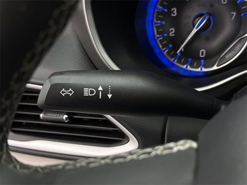 Used 2024 Chrysler Pacifica Touring-L image 31