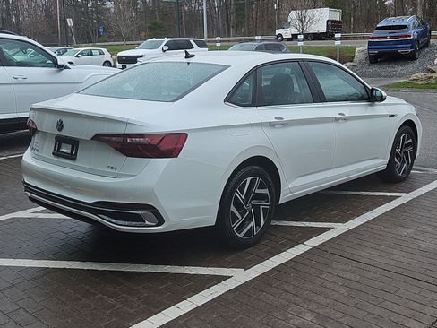 Certified 2022 Volkswagen Jetta SEL image 3