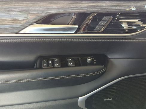 Used 2022 Jeep Wagoneer Series III w/ Premium Group I image 14