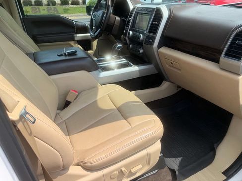 Used 2019 Ford F150 Lariat w/ Equipment Group 502A Luxury AWD/4WD image 17