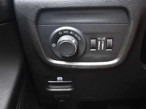 Used 2024 Jeep Grand Cherokee Laredo RWD image 17