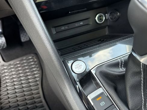 New 2025 Volkswagen Taos SE image 31