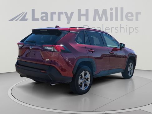 Used 2025 Toyota RAV4 XLE AWD/4WD image 5