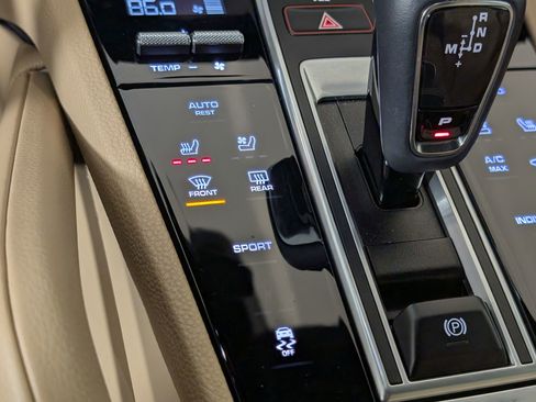 Used 2023 Porsche Cayenne image 25